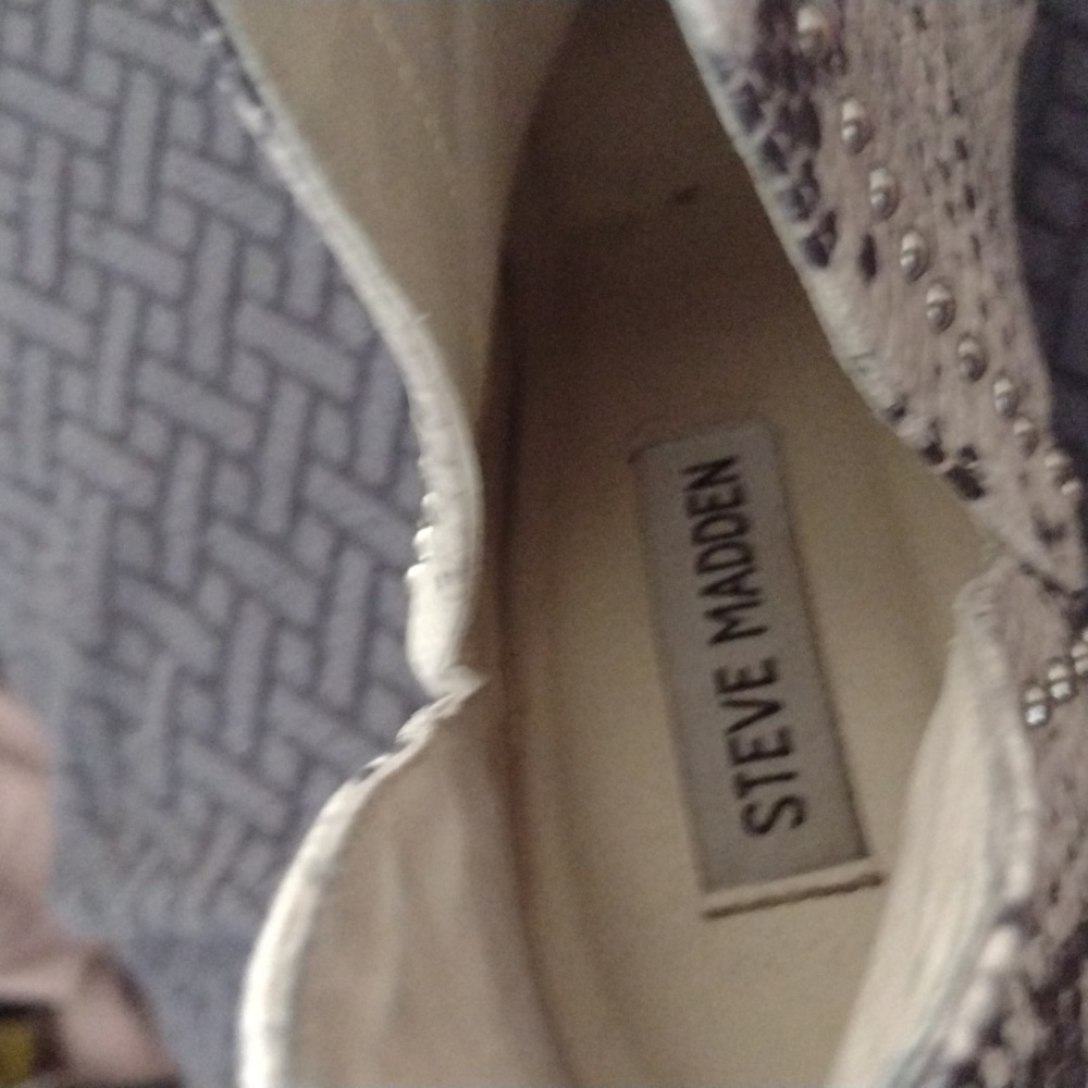 Steve Madden White/Grey Python Booties Size 7.5 - image 5